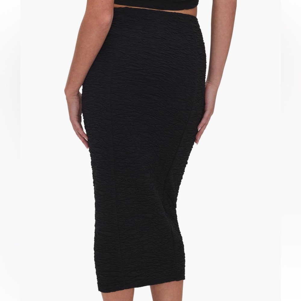 NEW Good American Textured Midi Skirt - Picture 3 of 7